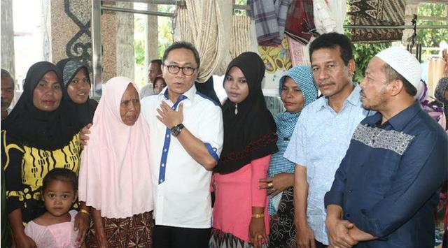 Zulkifli Hasan Kunjungi Korban Gempa di Pidie Aceh