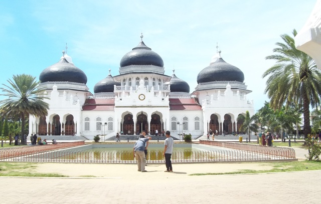 Menpar Ajak Masyarakat Indonesia Dukung Promosi Wisata Halal