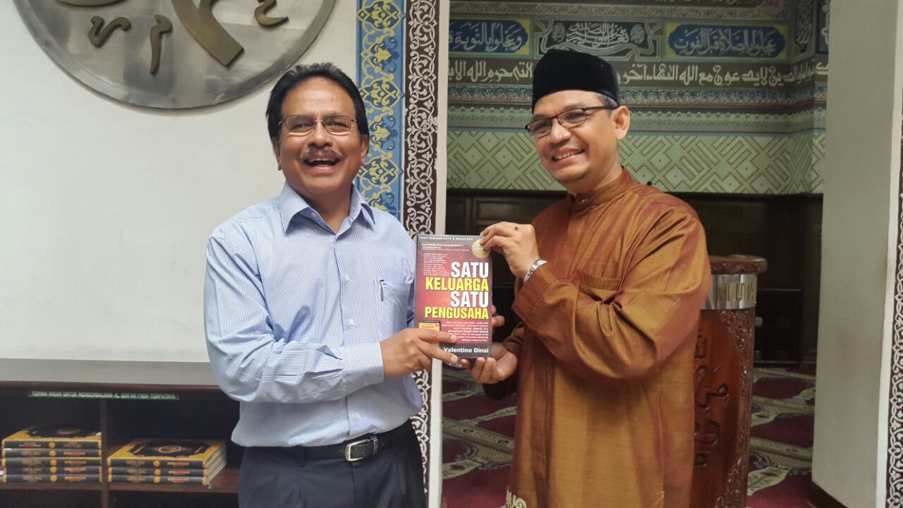 Ustad valentino dengan Menko Perekonomian 