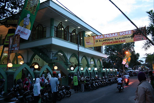 Jama'ah Subuh Di Masjid Jogokariyan Separuh Shalat Jumat