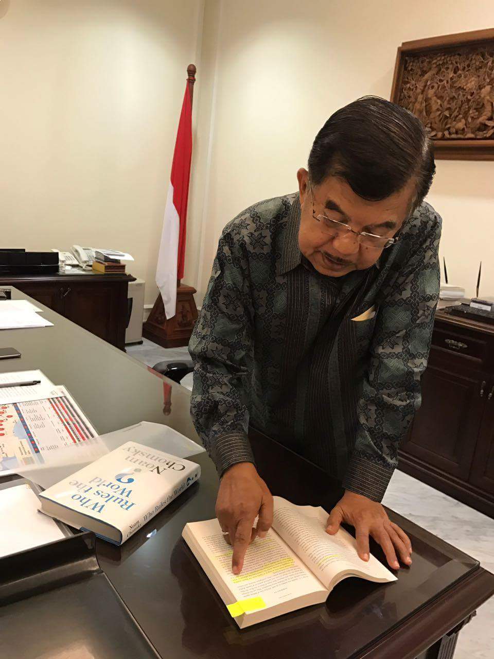 Jusuf Kalla, Penulis yang Baik dan Pembaca yang Rajin