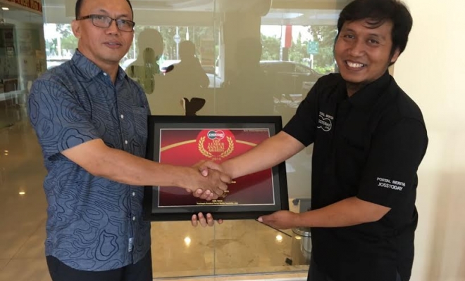 Ketua ICMI Wilayah Jatim Terima Anugerah Top Leader Awards 2016