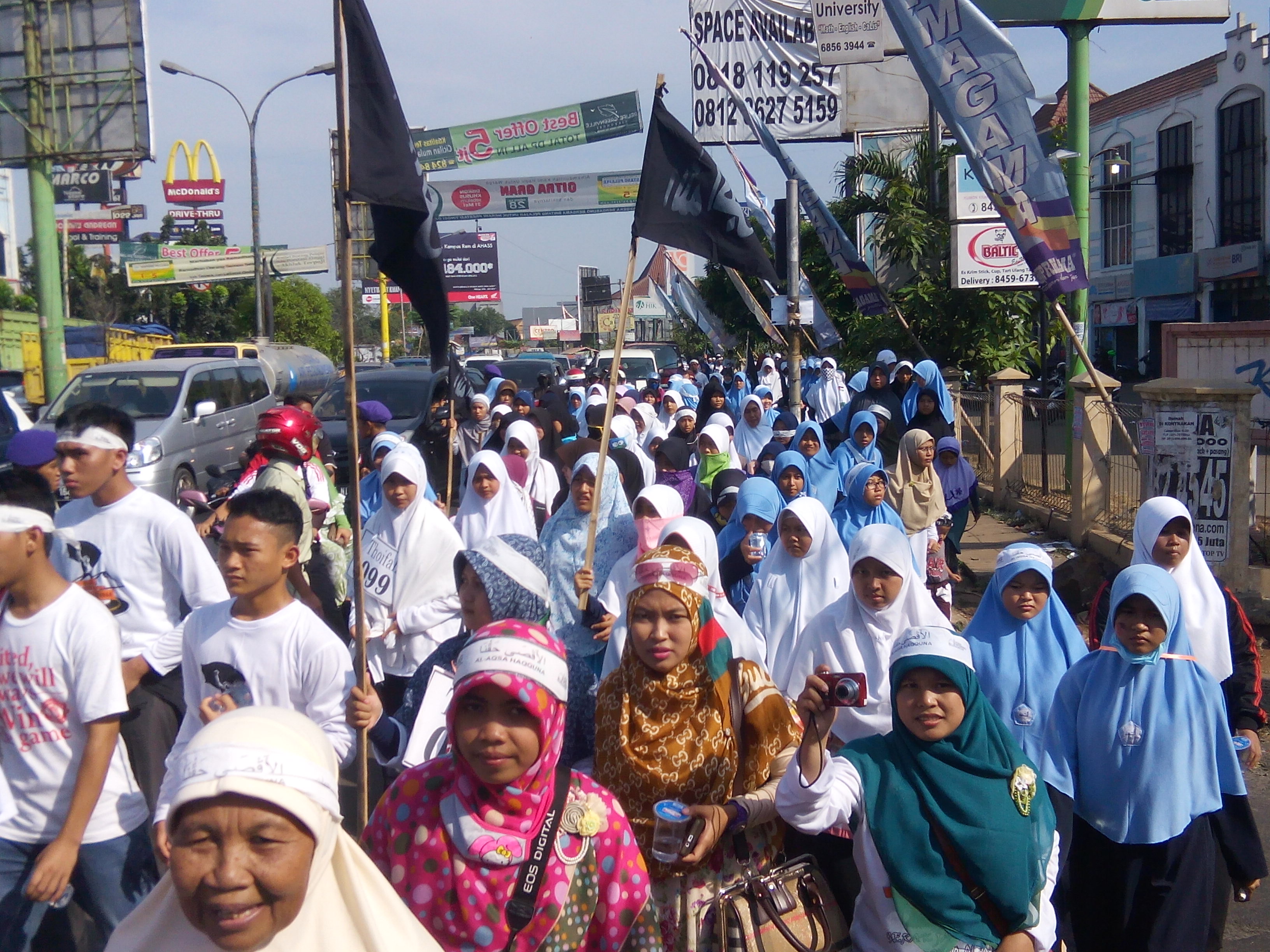 Ribuan Umat Islam Longmarch Dukung Palestina Dan Rohingya