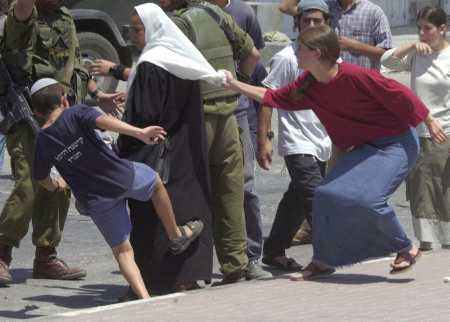 Bela Diri Dari Pelecehan, Muslimah Palestina Malah Ditembak