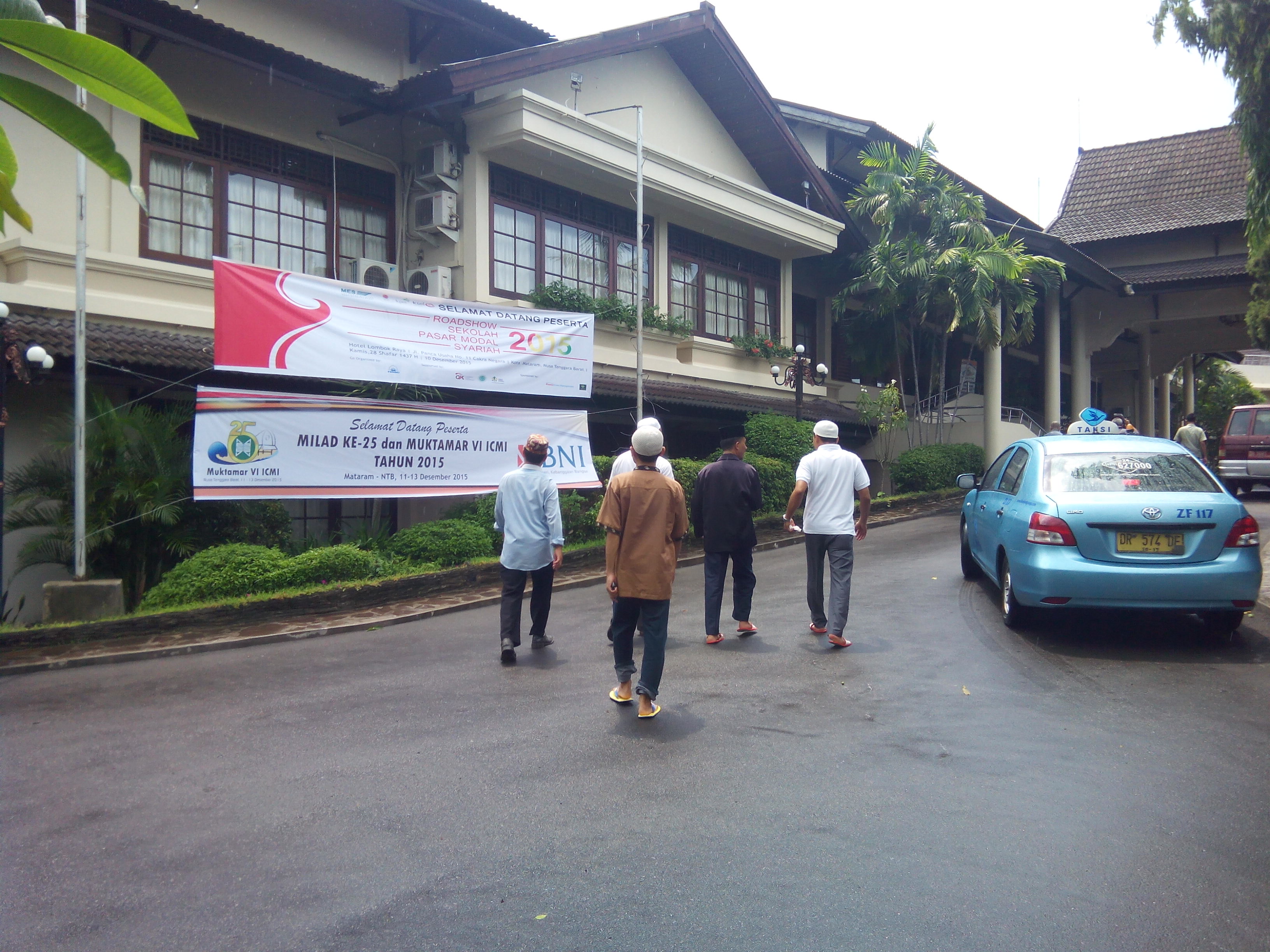 Spanduk Depan Hotel