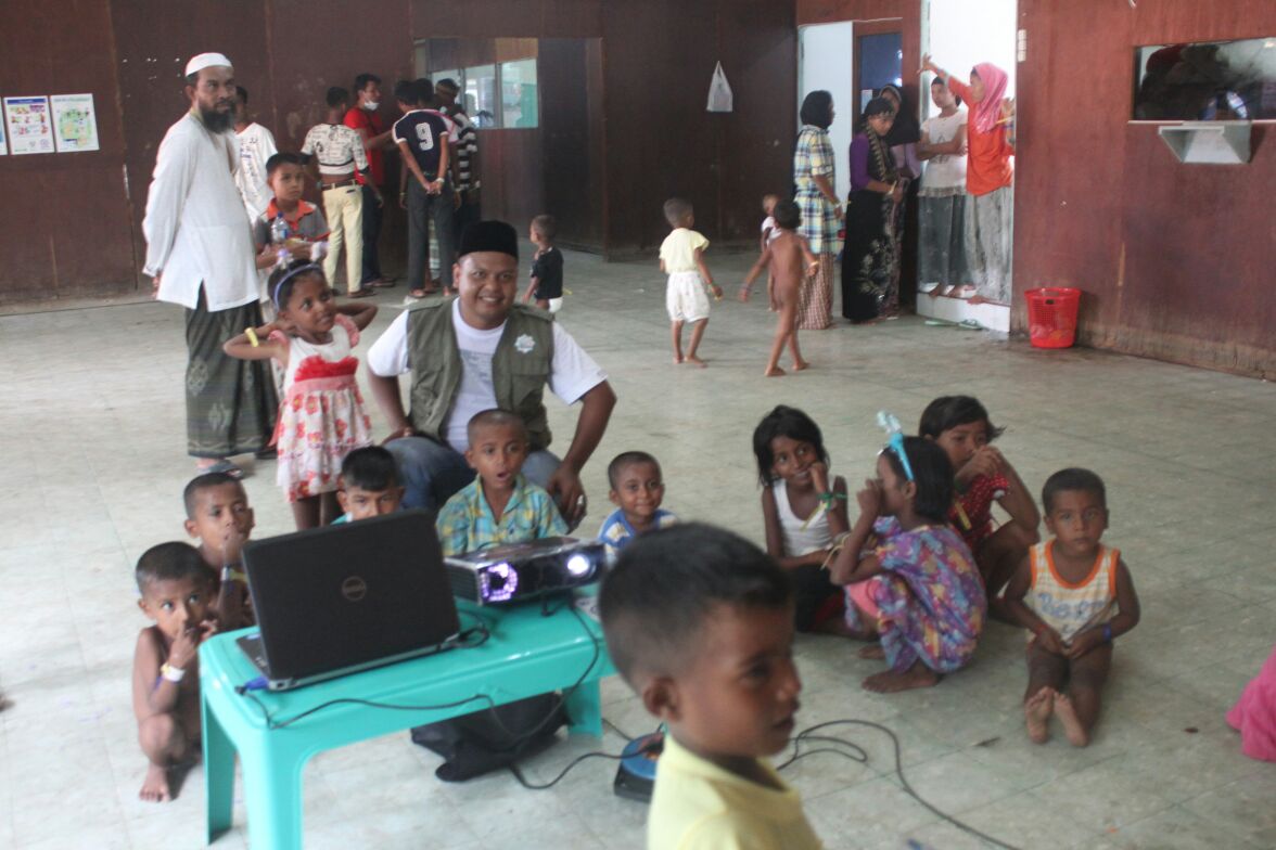 Hiburan Darurat Anak Rohingya
