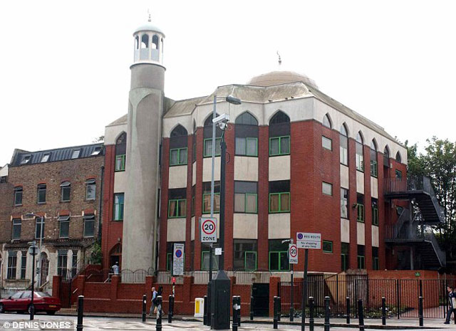 Tampilkan Islam, Masjid Di London Berikan Makanan Untuk Dhuafa