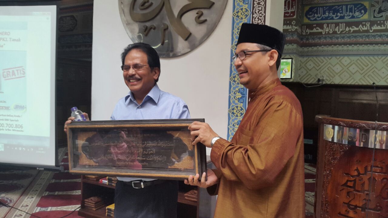 Ustadz Valentino Dinsi Bersama Menko Sofyan Djalil
